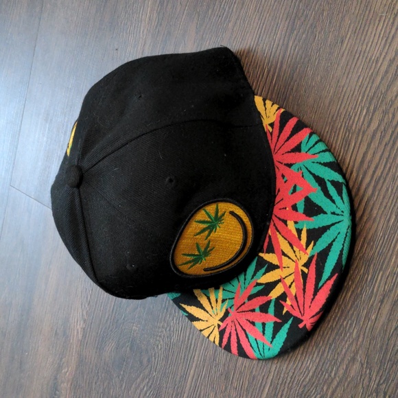 Brand Unknown Flat Bill Black Smiley Face Snapback Hat - Picture 1 of 5